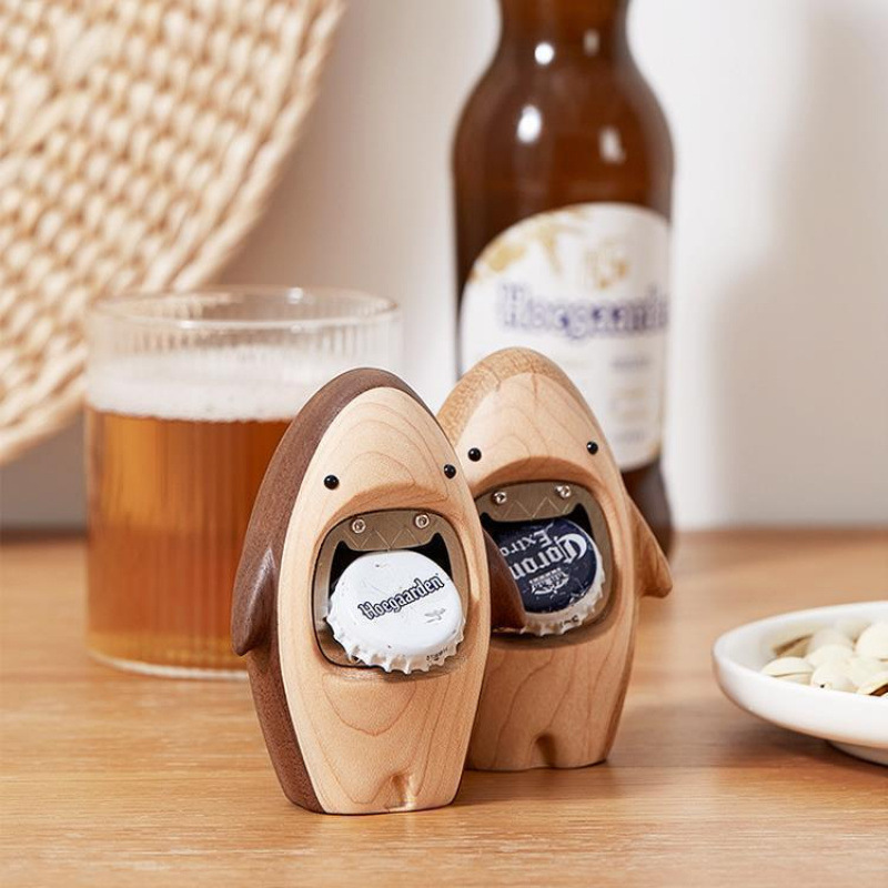 Kitchen Gadgets For Gifts - Creativo apribottiglie in legno con squalo,